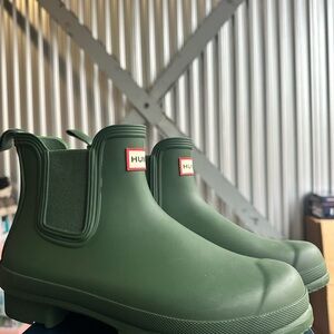 Hunter Chelsea Boot Size 8 - Hunter green.